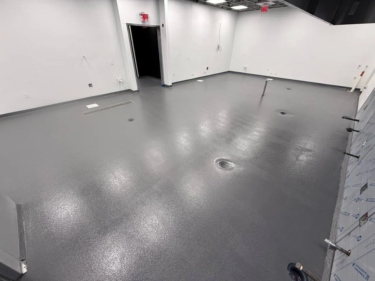Drain Integration with Quartz Floor - Hot Line