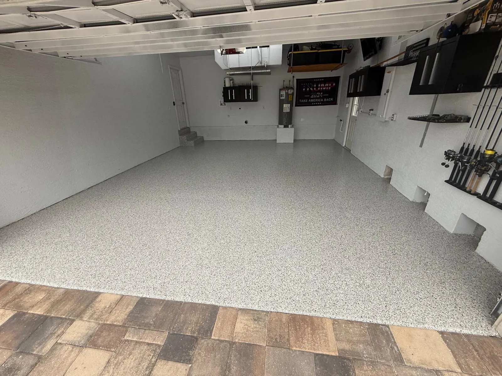 Epoxy floor after repair SWFL - flake system coating by EpoxyArt33